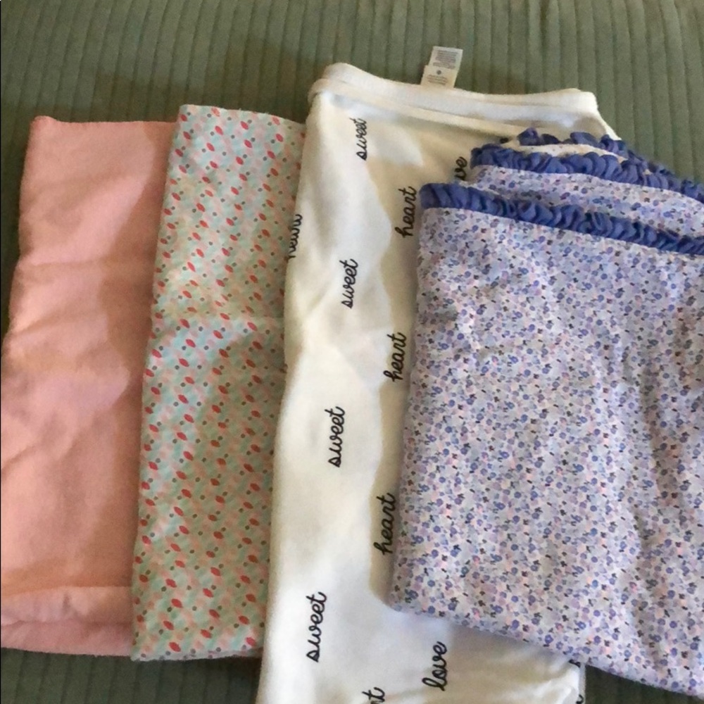 4 infant blankets